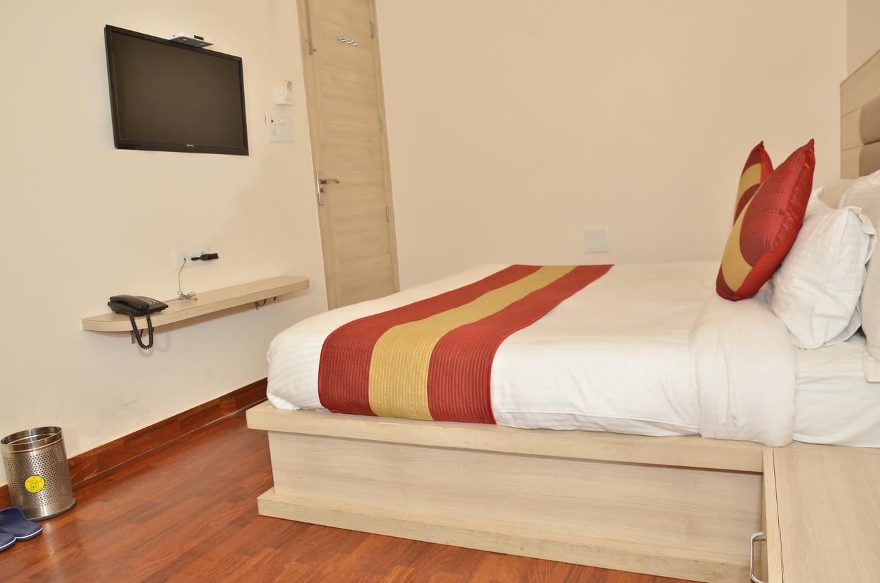 Hotel Temple Inn Amritsar Bagian luar foto